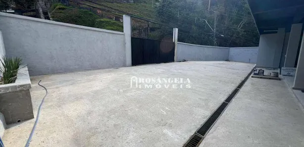 Galpão / Depósito / Armazém para alugar, 700m² no Vila Muqui, Teresópolis