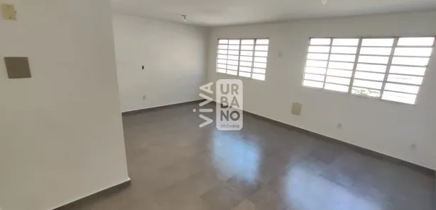 Conjunto Comercial / Sala para alugar, 30m² no Aterrado, Volta Redonda