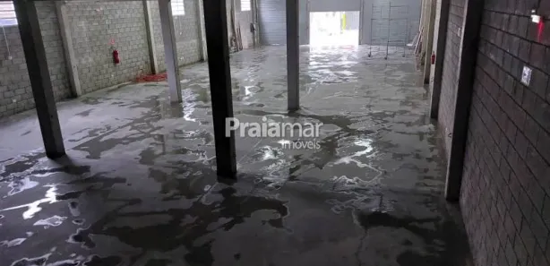 Galpão / Depósito / Armazém para alugar, 745m² no Parque São Vicente, São Vicente