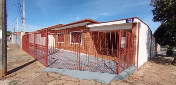 Casa com 3 Quartos para alugar, 164m² no Vila Xavier (Vila Xavier), Araraquara