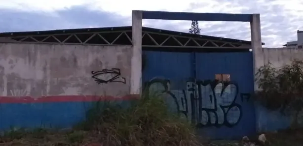 Galpão / Depósito / Armazém para alugar, 300m² no Cancela Preta, Macaé
