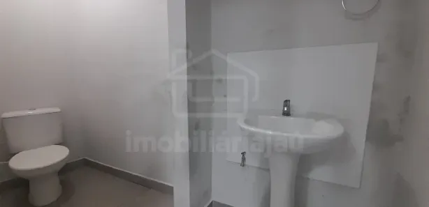 Loja / Salão / Ponto Comercial para alugar, 80m² no Chácara Braz Miraglia, Jaú