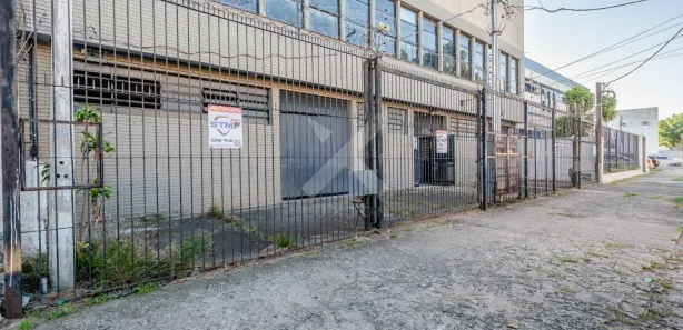 Galpão / Depósito / Armazém para venda ou aluguel, 2500m² no Navegantes, Porto Alegre