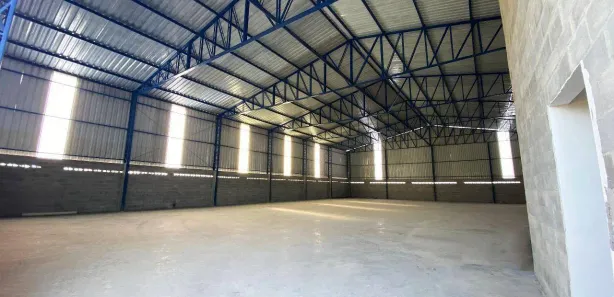 Galpão / Depósito / Armazém para alugar, 900m² no Piracangaguá, Taubaté