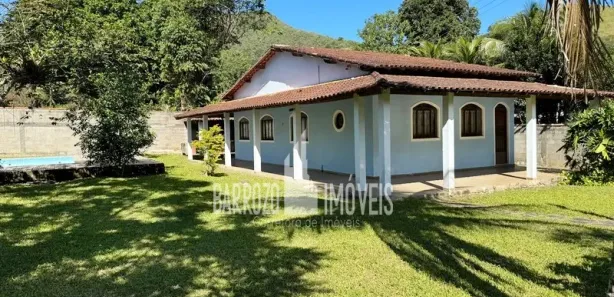 Fazenda / Sítio / Chácara com 4 Quartos à venda, 720m² no Centro, Cachoeiras de Macacu