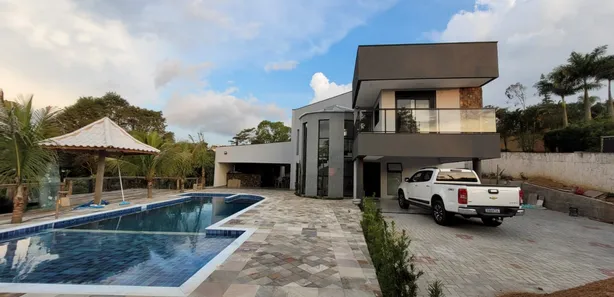 Fazenda / Sítio / Chácara com 6 Quartos à venda, 600m² no , Mairinque