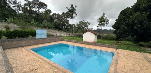 Fazenda / Sítio / Chácara com 6 Quartos à venda, 182m² no Ressaca, Itapecerica da Serra