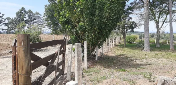 Fazenda / Sítio / Chácara com 3 Quartos à venda, 150m² no , Sarapuí