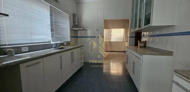 Casa com 3 Quartos para venda ou aluguel, 362m² no Vila Santista, Atibaia
