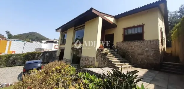 Casa com 5 Quartos para venda ou aluguel, 441m² no Castelanea, Petrópolis