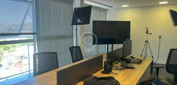 Conjunto Comercial / Sala para alugar, 77m² no Centro, Itatiba