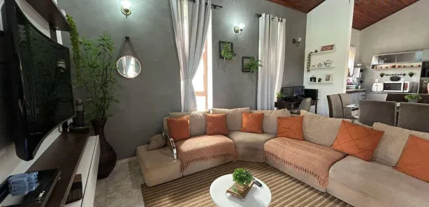 Fazenda / Sítio / Chácara com 3 Quartos à venda, 160m² no Chácara Maracajás, Salto