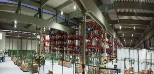 Galpão / Depósito / Armazém com 1 Quarto para venda ou aluguel, 8000m² no , Simões Filho