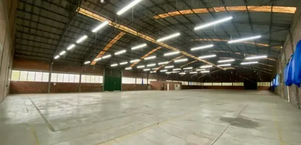 Galpão / Depósito / Armazém para venda ou aluguel, 2482m² no Casa de Pedra, Igrejinha
