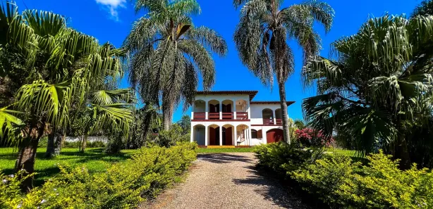 Casa com 4 Quartos para alugar, 370m² no Distrito Industrial, Criciúma