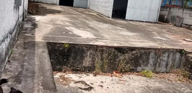 Galpão / Depósito / Armazém com 1 Quarto à venda, 1150m² no , Simões Filho