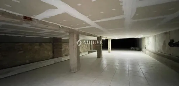 Prédio Inteiro para alugar, 1200m² no Itaipava, Petrópolis