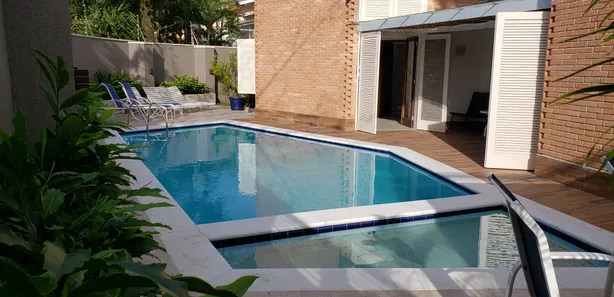 Casa com 5 Quartos para venda ou aluguel, 700m² no Jardim Virgínia, Guarujá