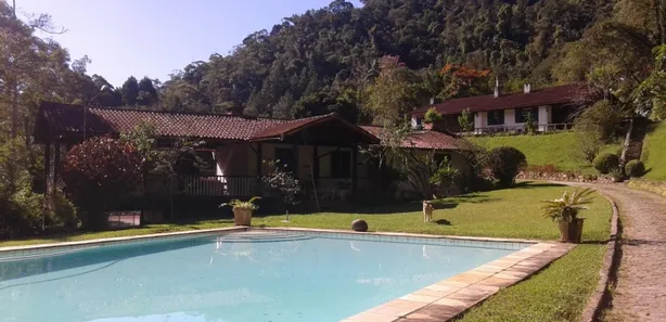 Fazenda / Sítio / Chácara com 8 Quartos à venda, 14000m² no Mosela, Petrópolis