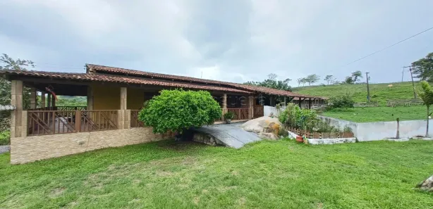Fazenda / Sítio / Chácara com 3 Quartos à venda, 428m² no , Pombos