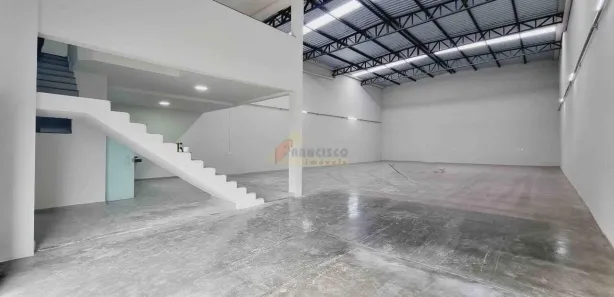 Galpão / Depósito / Armazém à venda, 370m² no Ipiranga, Divinópolis