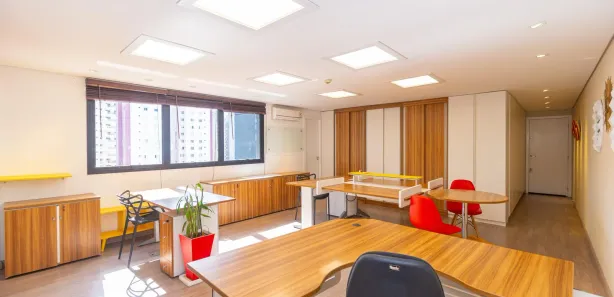 Conjunto Comercial / Sala com 1 Quarto para alugar, 47m² no Vila Izabel, Curitiba