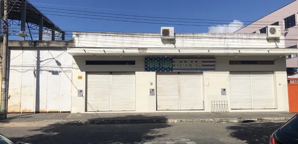 Loja / Salão / Ponto Comercial com 3 Quartos à venda, 225m² no Vila Isa, Governador Valadares