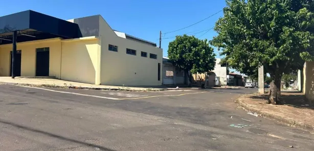 Galpão / Depósito / Armazém para alugar, 150m² no Conjunto Habitacional Collor de Melo, Cambé