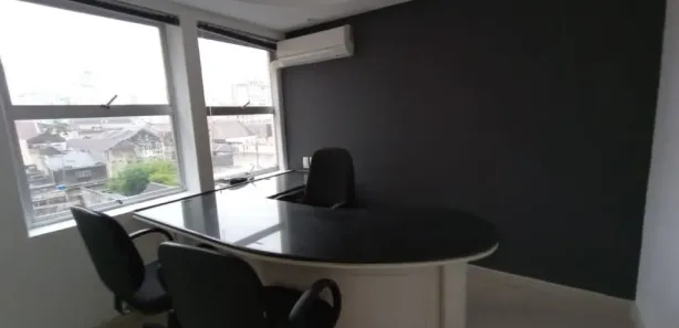 Conjunto Comercial / Sala para alugar, 84m² no Centro, Curitiba