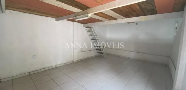 Loja / Salão / Ponto Comercial com 1 Quarto para alugar, 40m² no Aterrado, Volta Redonda