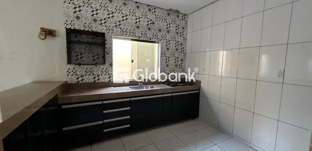 Casa com 3 Quartos para alugar, 120m² no Vila Sion, Montes Claros