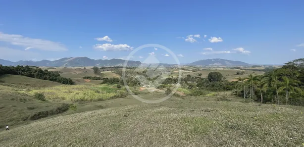 Fazenda / Sítio / Chácara com 8 Quartos à venda, 800m² no Papucaia, Cachoeiras de Macacu