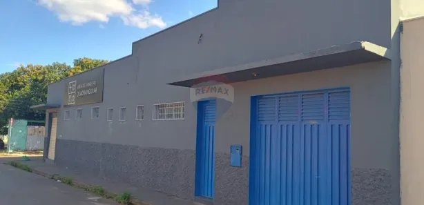 Galpão / Depósito / Armazém à venda, 243m² no Conjunto Chica Ferreira, Uberaba