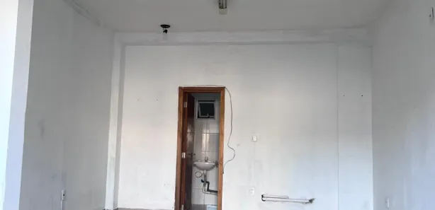 Conjunto Comercial / Sala para alugar, 35m² no Areias, Camboriú