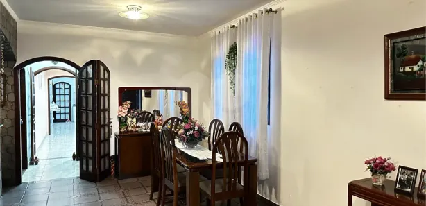 Sobrado com 4 Quartos para venda ou aluguel, 414m² no Vila Júlia, Poá