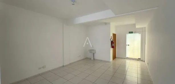 Conjunto Comercial / Sala para alugar, 83m² no Centro, Toledo
