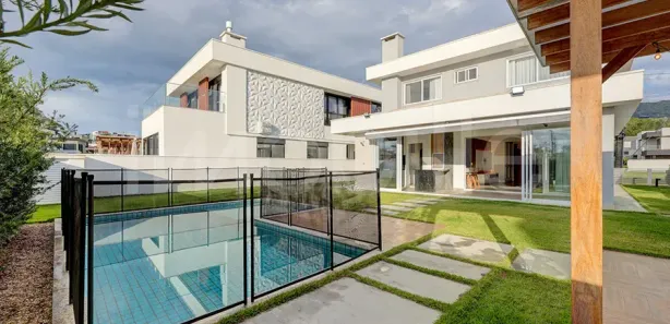 Casa com 3 Quartos para venda ou aluguel, 222m² no Santa Regina, Camboriú