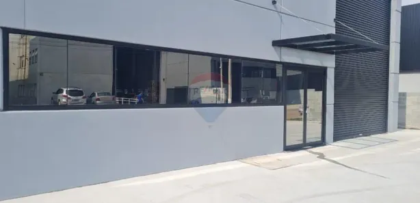 Galpão / Depósito / Armazém para alugar, 930m² no Portão, Arujá
