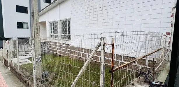 Casa com 3 Quartos para alugar, 282m² no Centro, Criciúma