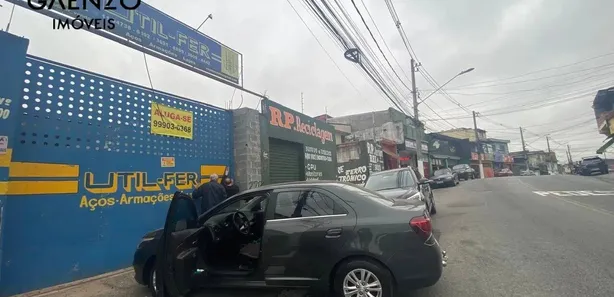 Galpão / Depósito / Armazém para alugar, 250m² no Padroeira, Osasco