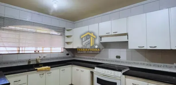 Sobrado com 6 Quartos para alugar, 10m² no Centro, Telêmaco Borba