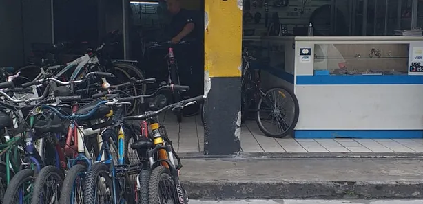 Loja / Salão / Ponto Comercial com 3 Quartos à venda, 120m² no Cajuru, Curitiba
