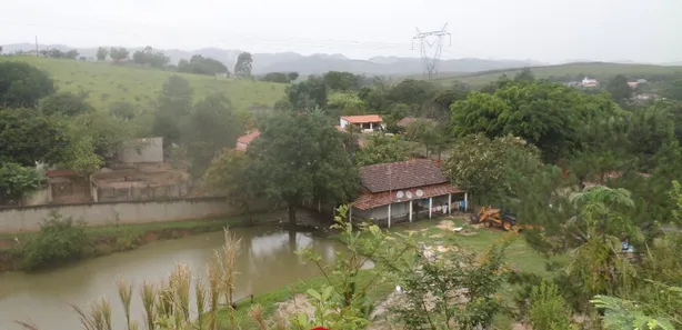 Fazenda / Sítio / Chácara com 3 Quartos à venda, 500m² no Vila Velha, Caçapava