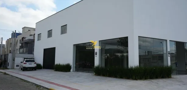 Galpão / Depósito / Armazém para alugar, 582m² no Santa Regina, Camboriú