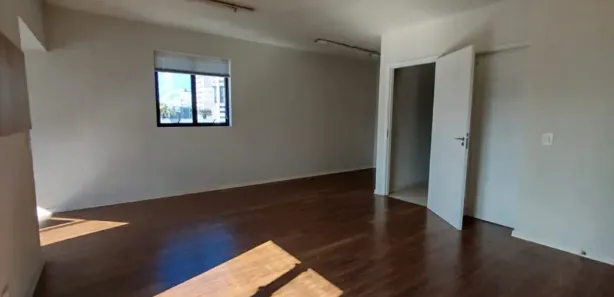 Conjunto Comercial / Sala para alugar, 53m² no Centro, Curitiba