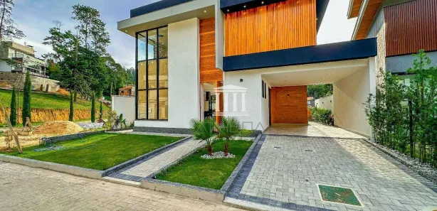 Casa de Condomínio com 4 Quartos à venda, 185m² no Golfe, Teresópolis
