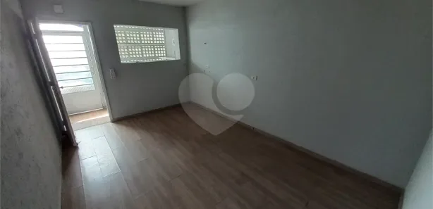 com 2 Quartos para alugar, 200m² no Jardim da Glória, Taboão da Serra