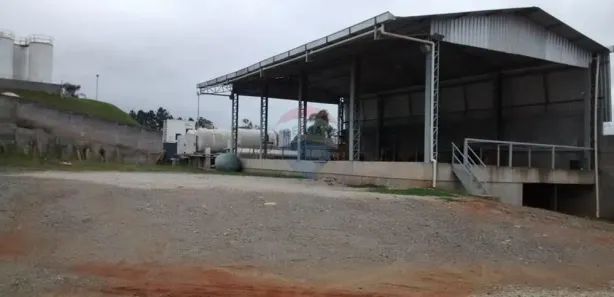 Galpão / Depósito / Armazém para alugar, 563m² no Rio Abaixo, Itaquaquecetuba