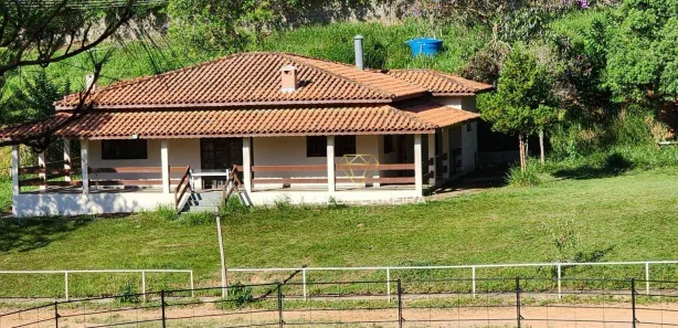 Fazenda / Sítio / Chácara com 3 Quartos para venda ou aluguel, 455m² no Jacaré, Cabreúva
