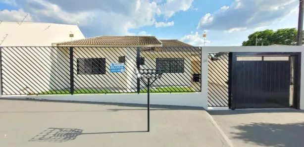 Casa com 3 Quartos para alugar, 209m² no Parque Residencial Quebec, Maringá